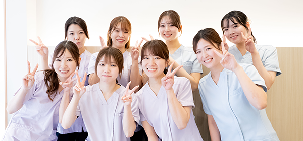 スタッフの集合写真